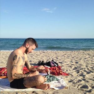 Great Photo of Gianpiero Cavaliere by the sea @Struggle4pleasure #GianpieroCavaliere #Tattooartist #Voidtattoostudio