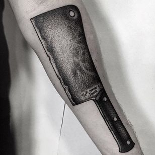 Cleaver Tattoo por Luca Cospito #cleaver #blackwork #blackworkartist #blackink #darkart #darkartist #spanishartist #LucaCospito