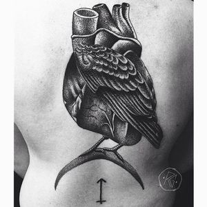 O delicado trabalho de texturas do tatuador Ricardo Garcia, de Londrina-PR. #heart #hearttattoo #blackwork #pioneirosinkersclub #ricardogarcia