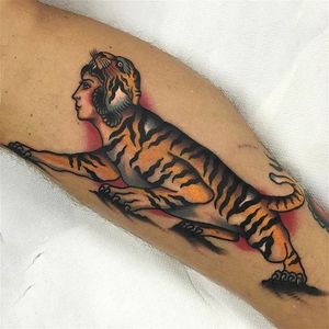 Tiger Woman Tattoo by Gianluca Artico #tiger #traditionaltiger #traditional #traditionalartist #boldwillhold #italianartist #GianlucaArtico