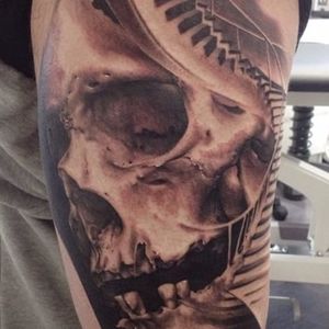 This skull looks so real and bonelike. Tattoo by Florian Karg #blackandgrey #realism #hyperrealism #FlorianKarg #darkart #skulls #visciouscircletattoo #germantattooers
