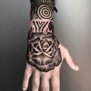Amazing blackwork hand tattoo by Eneko. #eneko #blackwork #monochrome #rose #blackrose