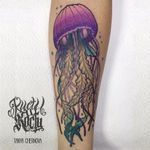 Por Tanya Chernova #TanyaChernova #aguaviva #jellyfish #jellyfishtattoo #colorida #colorful #neotraditional #degrade