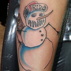 Sk8 or die snowman. (via IG - heartsoultattoo) #Snowman #Snowmen #Winter