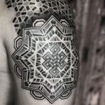 Eternal knot mandala tattoo by Caco Menegaz #CacoMenegaz #buddhisttattoos #blackandgrey #linework #dotwork #pattern #mandala #endlessknot #eternalknot #knot #sacredgeometry #geometric