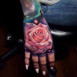 Space roses are the way to any woman's heart. Via Instagram tylermalek #TylerMalek #handtattoo #rosetattoo #flowertattoo
