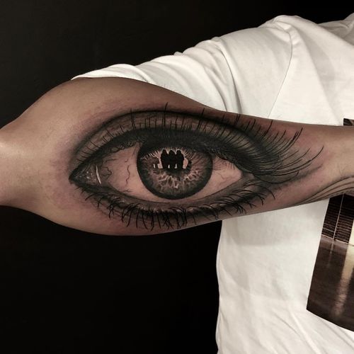 Realistic eye tattoo by Rocky Burley #RockyBurley #besttattoos #realism #realistic #hyperrealism #eye #anatomy #body #eyelashes #reflection #iris #crazy #surreal #tattoooftheday