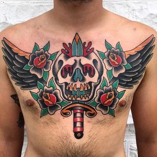 Tatuaje de calavera con alas de Vinny Morris