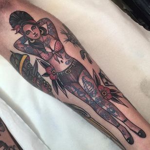 Tatuaje de una chica pin-up tatuada neo tradicional de Jean Le Roux.  #neotraditional #woman #JeanLeRoux #neotradlady #pinup #tattooedpinup