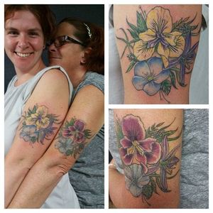 Mother-daughter iris tattoos by Rachelle Carroll. #flower #iris #family #RachelleCarroll #neotraditional