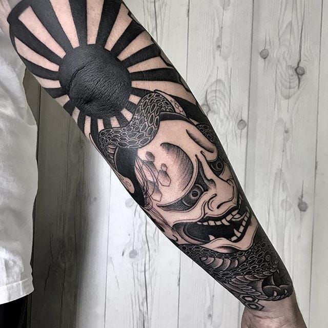 Japanese sun  Rising sun tattoos Sun tattoo designs Stripe tattoo