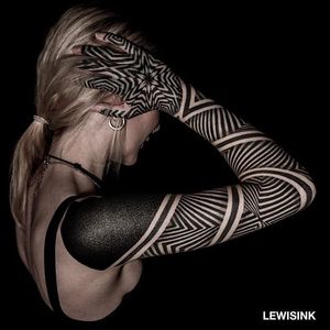Sleeve to the hand. (via IG - lewisink) #geometric #blackwork #pointillism #dotwork #sleeve #lewisink