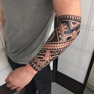 Tatuaje tribal por Daniel Frye