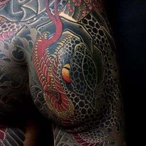 Intense snake from one of Horihide David Chu's (IG—horihide_david) Irezumi bodysuits. #bodysuit #dark #HorihideDavidChu #Irezumi #snake #traditional