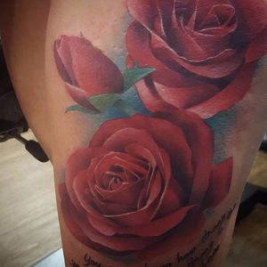 Tattoo por Connor Prue! #ConnorPrue #realism #realismo #rosa #rose #flor #flower #flores #flowers #realismocolorido #colorful #colorido