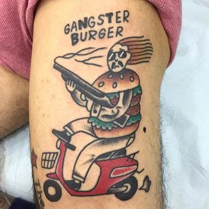 Tattpp Ignorant de Scumboy. #Scumboy #ignorantstyle #hamburguer #hamburger #moto #motorcycle #humor #funtattoo