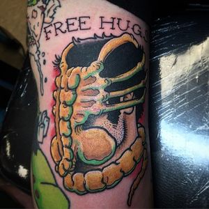 Facehugger Tattoo by Chris Edge #facehugger #facehuggertattoo #alien #aliens #alientattoo #movietattoos #scifi #scifitattoo #traditional #traditionaltattoo #ChrisEdge