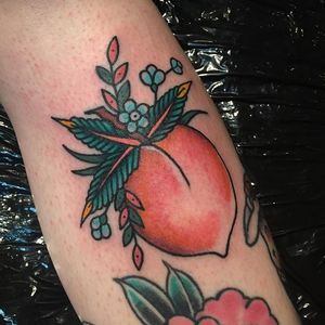 Traditional peach tattoo by Holly Jade Ashby. #traditional #fruit #peach #HollyJadeAshby