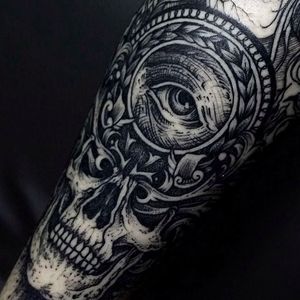 Detail shot of a sleeve. Awesome looking skull and eye tattoo. #DmitriyTkach #skull #eye #sleeve #blackwork