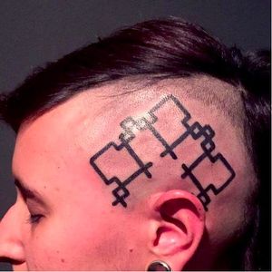 Simple and rad scalp tattoo by Brody Polinsky. #BrodyPolinsky #UNIV_ERSE #blacktattoos #patterntattoo #blackwork #scalptattoo
