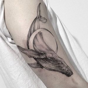 Fine line crescent moon + whale tattoo by Tattooer Intat. #Intat #TattooerIntat #fineline #southkorean #whale #crescent #crescentmoon
