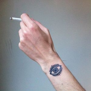 Minimalist eyeball tattoo by Sven Eigengrau. #blackwork #SvenEigengrau #minmalist #linework #eyeball