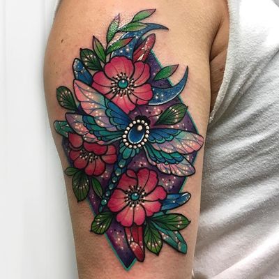 Tattoo by Roberto Euan #RobertoEuan #newtraditional #color #flowers #floral #leaves #nature #dragonfly #jewel #pearls #insect #moon #glitter #sparkle #wings
