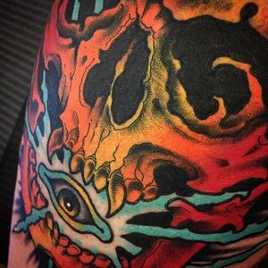 Intense graduation of color in this trippy skull by Scott Garitson (IG—scottgaritsontattoo). #colorful #eyeball #faded #neotraditional #ScottGaritson #skull