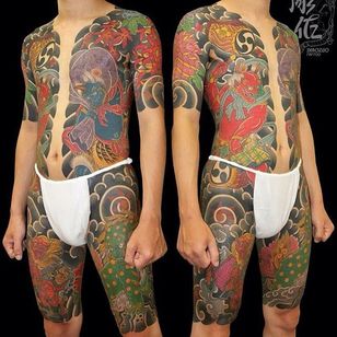 Tatuaje de body japonés por Diao Zuo #bodysuit #bodysuittattoo #japanese #japanesetattoo #japanesebodysuit #taiwan #DiaoZuo