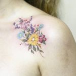 Flowery tattoo by Luiza Oliveira #LuizaOliveira #small #delicate #flower #flowers