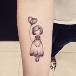 Tattoo por Marta Carvalho! #MartaCarvalho #TokaStudio #tattoobr #tattoodobr #menina #girl #balloon #airballoon #balão