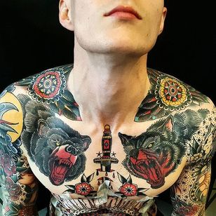 Tatuaje en el hombro por Jesper Jørgensen