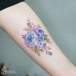 Pretty peonies via instagram tattooist_silo #peony #flowers #floral #flora #watercolor #painterlystyle #feminine #silotattoo