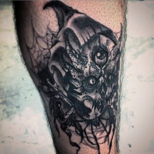 Tatuaje de calavera y araña Blackwork de OilBurner.  #OilBurner #blackwork #metal # dark #gothic #handwriting # skull #spider