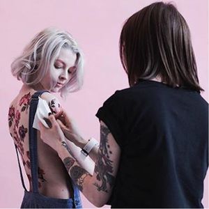 Sasha Unisex applying one of her temporary tattoos to a model (via IG-sashaunisex) #temporarytattoo #watercolor #geometric #color #sashaunisex