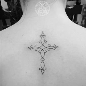 #crucifixo #cross #religiosa #delicadas #delicate #MaiDalpiaz #fineline #brasil #brazil #portugues #portuguese