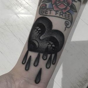 Awesome looking crying heart tattoo done by Andrea Raudino. #AndreaRaudino #blacktattoo #blackwork #cryingheart #traditional