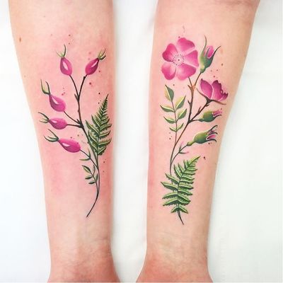 Matching flower tattoos by Noemi Sorrentino #NoemiSorrentino #besttattoos #color #watercolor #painterly #realistic #flowers #floral #pink #leaves #plants #nature #fern #matchingtattoos #tattoooftheday