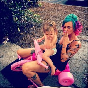 The hair, the tattoos, the bike, the matching pose. This mom is doing all the right things @kitty13purr #tattooedmom #tattooedmoms #tattoodobabes #tattoodomoms