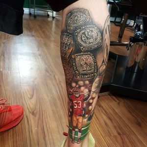 Confused about why Navarro Bowman is prominently featured in this 49ers tattoo, but it's still rad. (Via IG - alfredztattoos)