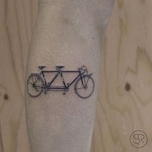 A lovely two-seater bicycle by Sven Rayen (IG—svenrayen). #bicycle #finelined #singleneedle #SvenRayen #twoseater