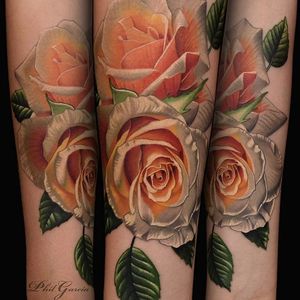 A pair of gorgeous white roses by Phil Garcia (IG—philgarcia805). #color #flowers #PhilGarcia #realism #roses
