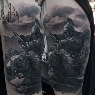 Tatuaje de guerrero por Maksims Zotovs #BlackandGrey #BlackandGreyRealism #RealismTattoos #BlackandGreyTattoos #MaksimsZotovs