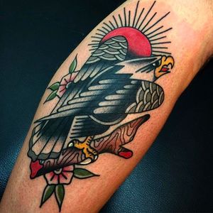 Rad eagle tattoo with some classic traditional blossoms. Tattoo by Giacomo Fiammenghi. #giacomofiammenghi #traditional #eagle #blossom #coloredtattoo