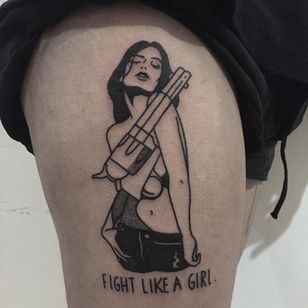 Pelea como un tatuaje de niña por Lydia Marier #LydiaMarier #minimalista #blackwork #tradicional #pistol #fightlikeagirl
