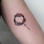 Female symbol tattoo by Jéssica Coqueiro. #floral #femalesymbol #feministsymbol #feminist #grlpwr #riotgrrrl #woman #equality #feminism