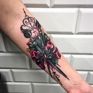 Tatuaje de pincel de pintura por Olie Siiz