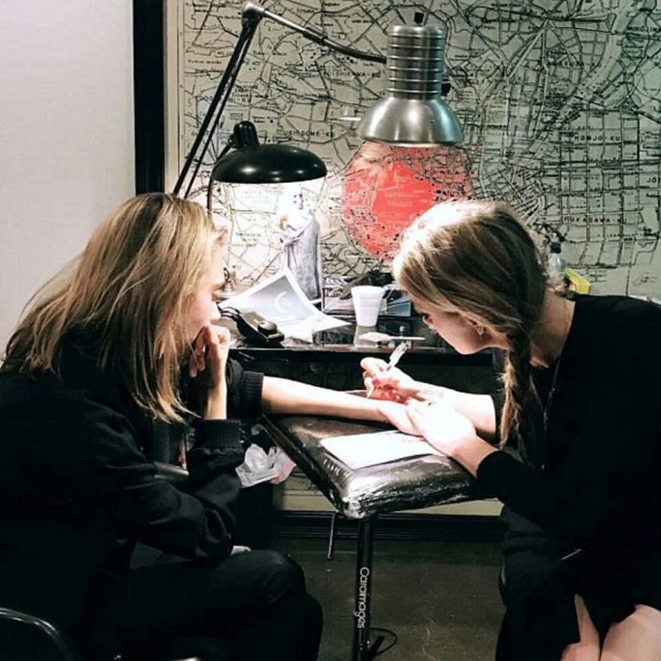 Amber Heard Gave Her Buddy Cara Delevingne A Tattoo Tattoodo