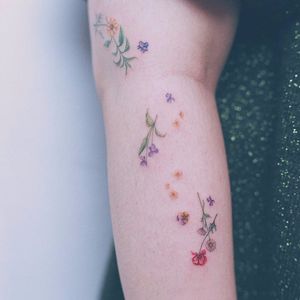 Flower sprinkles by Tatueo Bam aka baam.kr #TatueoBam #baamkr #minimalist #simple #small #color #minimal #flowers #daisy #poppy #violets #pansy #nature #floral #tattoooftheday