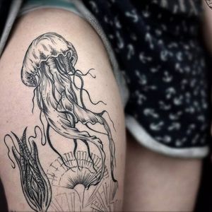 Blackwork jellyfish tattoo by Anita Ross. #AnitaRoss #blackwork #jellyfish #marine  #blckwrk #blackwork #sealife